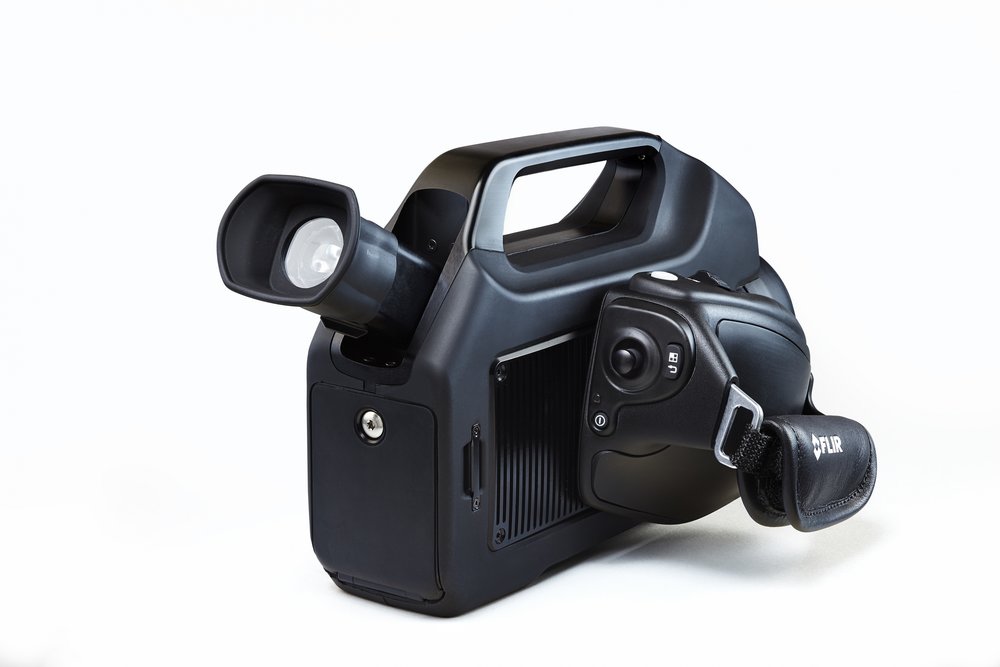 FLIR lanza la primera cámara de detección óptica de gas refrigerada de mano y de alta definición para profesionales de la inspección del petróleo y el gas